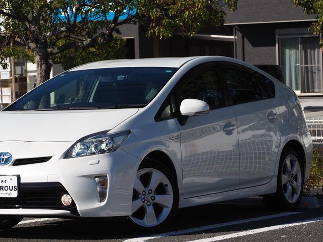 プリウス Ｓツーリングセレクション　１７ＡＷ　ナビ　地デジ　ＤＶＤ／ＣＤ／Ｂｌｕｅｔｏｏｔｈ　バックカメラ　ＥＴＣ　ドラレコ　ＬＥＤライト　スマートキー（6枚目）