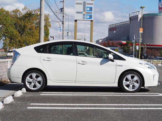 プリウス Ｓツーリングセレクション　１７ＡＷ　ナビ　地デジ　ＤＶＤ／ＣＤ／Ｂｌｕｅｔｏｏｔｈ　バックカメラ　ＥＴＣ　ドラレコ　ＬＥＤライト　スマートキー（10枚目）