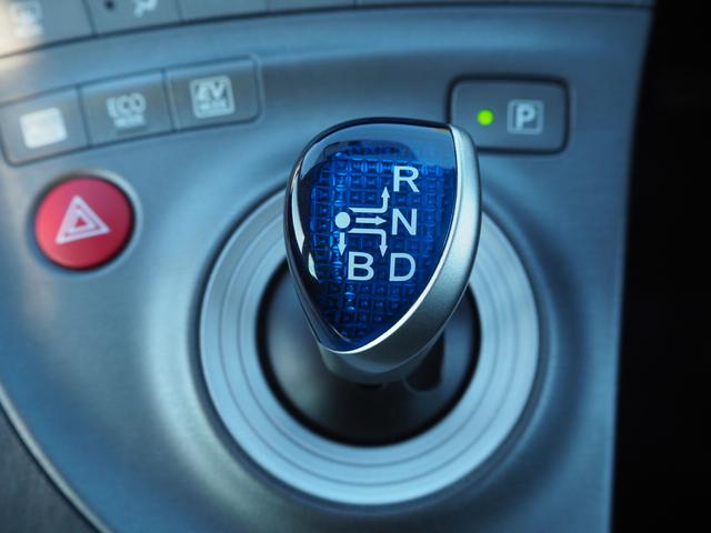 プリウス Ｓツーリングセレクション　１７ＡＷ　ナビ　地デジ　ＤＶＤ／ＣＤ／Ｂｌｕｅｔｏｏｔｈ　バックカメラ　ＥＴＣ　ドラレコ　ＬＥＤライト　スマートキー（30枚目）