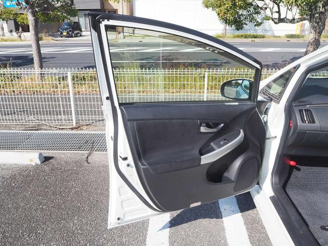 プリウス Ｓツーリングセレクション　１７ＡＷ　ナビ　地デジ　ＤＶＤ／ＣＤ／Ｂｌｕｅｔｏｏｔｈ　バックカメラ　ＥＴＣ　ドラレコ　ＬＥＤライト　スマートキー（52枚目）