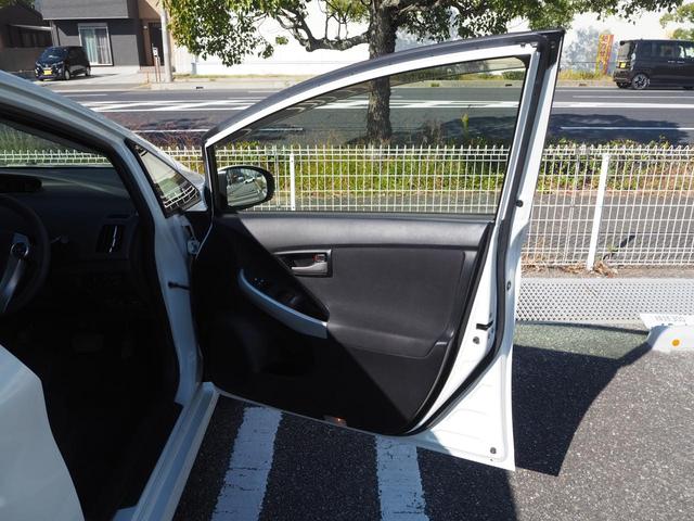 プリウス Ｓツーリングセレクション　１７ＡＷ　ナビ　地デジ　ＤＶＤ／ＣＤ／Ｂｌｕｅｔｏｏｔｈ　バックカメラ　ＥＴＣ　ドラレコ　ＬＥＤライト　スマートキー（53枚目）