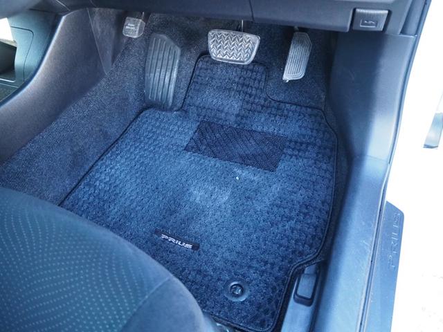 プリウス Ｓツーリングセレクション　１７ＡＷ　ナビ　地デジ　ＤＶＤ／ＣＤ／Ｂｌｕｅｔｏｏｔｈ　バックカメラ　ＥＴＣ　ドラレコ　ＬＥＤライト　スマートキー（55枚目）