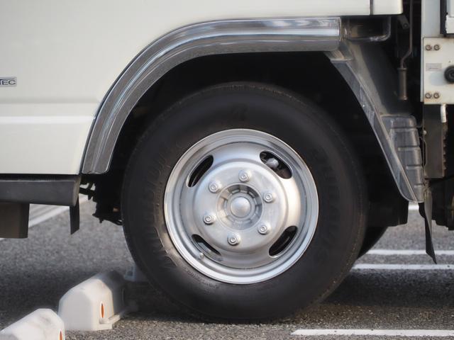 キャンター 平ボディ　パワーゲート付き　極東パワーゲート　昇降荷重６００ｋｇ（９４ｃｍ×１５８ｃｍ）　最積１５００ｋｇ　荷台内寸１６０ｃｍ×３０８ｃｍ×３８ｃｍ　後輪Ｗタイヤ　メッキパーツ　アオリ縞板　ナビ　地デジ　ＤＶＤ／ＣＤ／ＢＴ（14枚目）