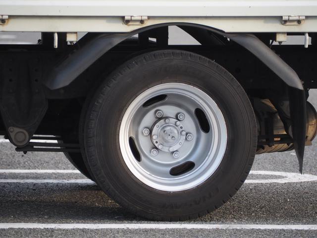 キャンター 平ボディ　パワーゲート付き　極東パワーゲート　昇降荷重６００ｋｇ（９４ｃｍ×１５８ｃｍ）　最積１５００ｋｇ　荷台内寸１６０ｃｍ×３０８ｃｍ×３８ｃｍ　後輪Ｗタイヤ　メッキパーツ　アオリ縞板　ナビ　地デジ　ＤＶＤ／ＣＤ／ＢＴ（15枚目）