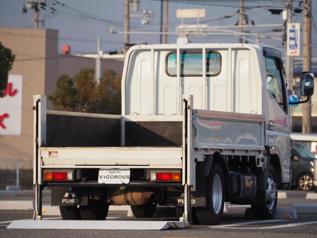 キャンター 平ボディ　パワーゲート付き　極東パワーゲート　昇降荷重６００ｋｇ（９４ｃｍ×１５８ｃｍ）　最積１５００ｋｇ　荷台内寸１６０ｃｍ×３０８ｃｍ×３８ｃｍ　後輪Ｗタイヤ　メッキパーツ　アオリ縞板　ナビ　地デジ　ＤＶＤ／ＣＤ／ＢＴ（16枚目）