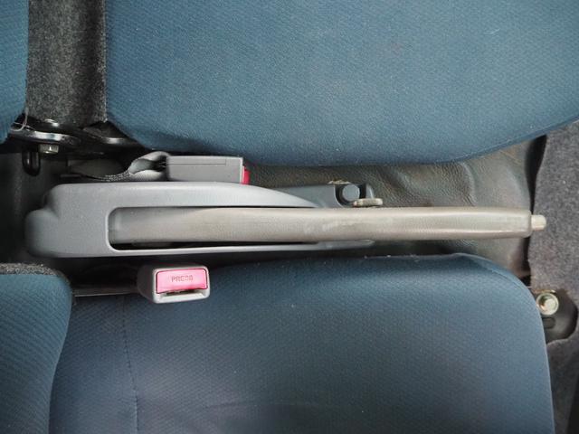 キャンター 平ボディ　パワーゲート付き　極東パワーゲート　昇降荷重６００ｋｇ（９４ｃｍ×１５８ｃｍ）　最積１５００ｋｇ　荷台内寸１６０ｃｍ×３０８ｃｍ×３８ｃｍ　後輪Ｗタイヤ　メッキパーツ　アオリ縞板　ナビ　地デジ　ＤＶＤ／ＣＤ／ＢＴ（31枚目）