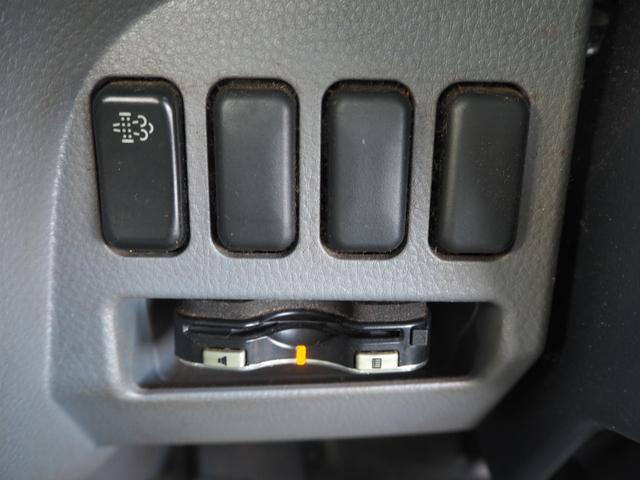 キャンター 平ボディ　パワーゲート付き　極東パワーゲート　昇降荷重６００ｋｇ（９４ｃｍ×１５８ｃｍ）　最積１５００ｋｇ　荷台内寸１６０ｃｍ×３０８ｃｍ×３８ｃｍ　後輪Ｗタイヤ　メッキパーツ　アオリ縞板　ナビ　地デジ　ＤＶＤ／ＣＤ／ＢＴ（36枚目）