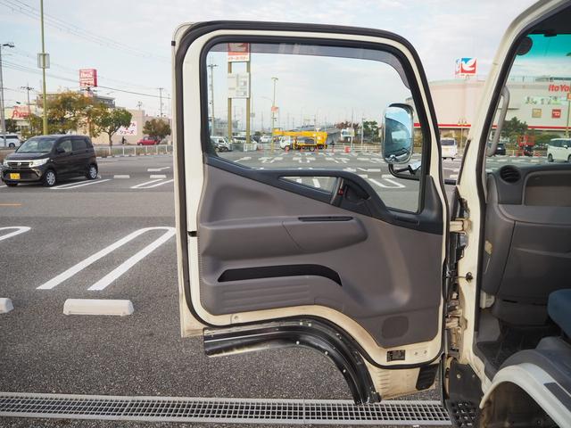 キャンター 平ボディ　パワーゲート付き　極東パワーゲート　昇降荷重６００ｋｇ（９４ｃｍ×１５８ｃｍ）　最積１５００ｋｇ　荷台内寸１６０ｃｍ×３０８ｃｍ×３８ｃｍ　後輪Ｗタイヤ　メッキパーツ　アオリ縞板　ナビ　地デジ　ＤＶＤ／ＣＤ／ＢＴ（45枚目）