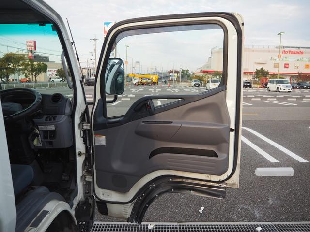 キャンター 平ボディ　パワーゲート付き　極東パワーゲート　昇降荷重６００ｋｇ（９４ｃｍ×１５８ｃｍ）　最積１５００ｋｇ　荷台内寸１６０ｃｍ×３０８ｃｍ×３８ｃｍ　後輪Ｗタイヤ　メッキパーツ　アオリ縞板　ナビ　地デジ　ＤＶＤ／ＣＤ／ＢＴ（46枚目）
