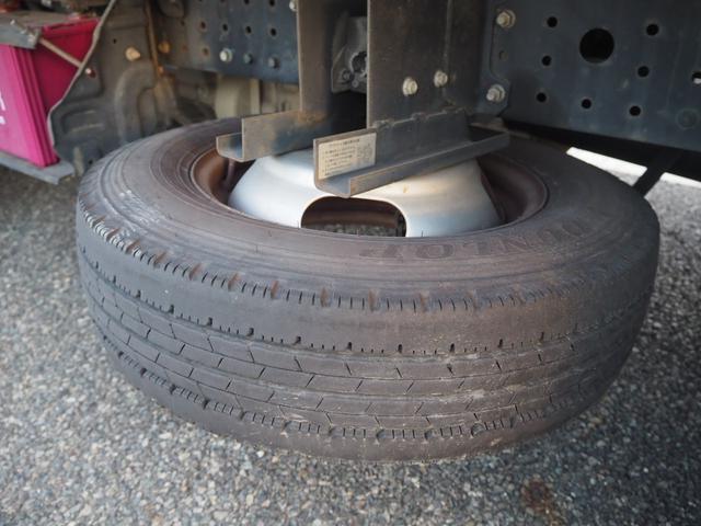 キャンター 平ボディ　パワーゲート付き　極東パワーゲート　昇降荷重６００ｋｇ（９４ｃｍ×１５８ｃｍ）　最積１５００ｋｇ　荷台内寸１６０ｃｍ×３０８ｃｍ×３８ｃｍ　後輪Ｗタイヤ　メッキパーツ　アオリ縞板　ナビ　地デジ　ＤＶＤ／ＣＤ／ＢＴ（73枚目）