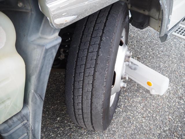 キャンター 平ボディ　パワーゲート付き　極東パワーゲート　昇降荷重６００ｋｇ（９４ｃｍ×１５８ｃｍ）　最積１５００ｋｇ　荷台内寸１６０ｃｍ×３０８ｃｍ×３８ｃｍ　後輪Ｗタイヤ　メッキパーツ　アオリ縞板　ナビ　地デジ　ＤＶＤ／ＣＤ／ＢＴ（77枚目）