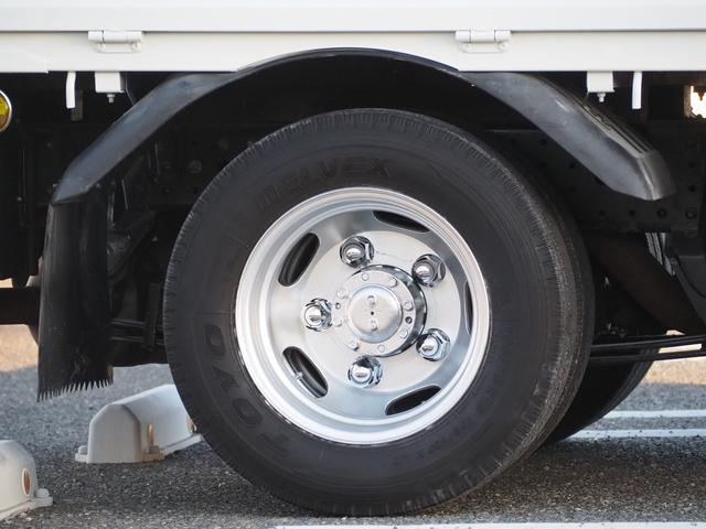 キャンター Ｗキャブ全低床　新明和垂直パワーゲート　昇降荷重６００ｋｇ（１００ｃｍ×１５８ｃｍ）　最積２０００ｋｇ　荷台内寸（２０７ｃｍ×１６１ｃｍ×３７ｃｍ）　後輪Ｗタイヤ　ＥＴＣ　シートカバー／ハンドルカバー　メッキパーツ（11枚目）