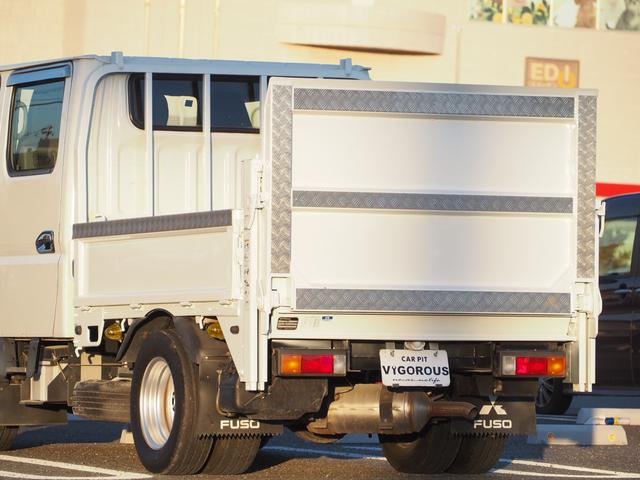 キャンター Ｗキャブ全低床　新明和垂直パワーゲート　昇降荷重６００ｋｇ（１００ｃｍ×１５８ｃｍ）　最積２０００ｋｇ　荷台内寸（２０７ｃｍ×１６１ｃｍ×３７ｃｍ）　後輪Ｗタイヤ　ＥＴＣ　シートカバー／ハンドルカバー　メッキパーツ（19枚目）