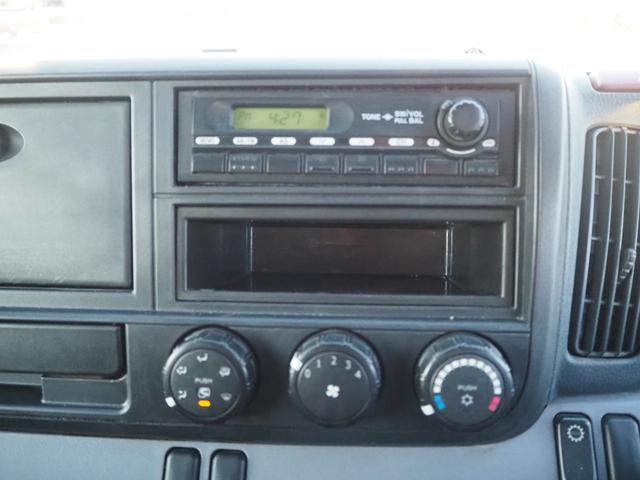 キャンター Ｗキャブ全低床　新明和垂直パワーゲート　昇降荷重６００ｋｇ（１００ｃｍ×１５８ｃｍ）　最積２０００ｋｇ　荷台内寸（２０７ｃｍ×１６１ｃｍ×３７ｃｍ）　後輪Ｗタイヤ　ＥＴＣ　シートカバー／ハンドルカバー　メッキパーツ（25枚目）