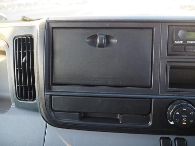 キャンター Ｗキャブ全低床　新明和垂直パワーゲート　昇降荷重６００ｋｇ（１００ｃｍ×１５８ｃｍ）　最積２０００ｋｇ　荷台内寸（２０７ｃｍ×１６１ｃｍ×３７ｃｍ）　後輪Ｗタイヤ　ＥＴＣ　シートカバー／ハンドルカバー　メッキパーツ（26枚目）