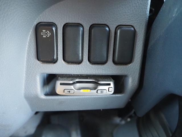 キャンター Ｗキャブ全低床　新明和垂直パワーゲート　昇降荷重６００ｋｇ（１００ｃｍ×１５８ｃｍ）　最積２０００ｋｇ　荷台内寸（２０７ｃｍ×１６１ｃｍ×３７ｃｍ）　後輪Ｗタイヤ　ＥＴＣ　シートカバー／ハンドルカバー　メッキパーツ（30枚目）