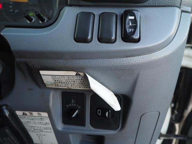 キャンター Ｗキャブ全低床　新明和垂直パワーゲート　昇降荷重６００ｋｇ（１００ｃｍ×１５８ｃｍ）　最積２０００ｋｇ　荷台内寸（２０７ｃｍ×１６１ｃｍ×３７ｃｍ）　後輪Ｗタイヤ　ＥＴＣ　シートカバー／ハンドルカバー　メッキパーツ（31枚目）