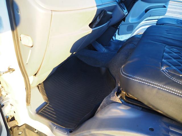 キャンター Ｗキャブ全低床　新明和垂直パワーゲート　昇降荷重６００ｋｇ（１００ｃｍ×１５８ｃｍ）　最積２０００ｋｇ　荷台内寸（２０７ｃｍ×１６１ｃｍ×３７ｃｍ）　後輪Ｗタイヤ　ＥＴＣ　シートカバー／ハンドルカバー　メッキパーツ（47枚目）