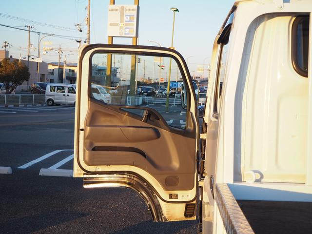 キャンター Ｗキャブ全低床　新明和垂直パワーゲート　昇降荷重６００ｋｇ（１００ｃｍ×１５８ｃｍ）　最積２０００ｋｇ　荷台内寸（２０７ｃｍ×１６１ｃｍ×３７ｃｍ）　後輪Ｗタイヤ　ＥＴＣ　シートカバー／ハンドルカバー　メッキパーツ（48枚目）