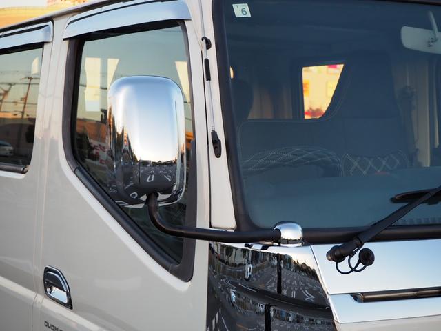 キャンター Ｗキャブ全低床　新明和垂直パワーゲート　昇降荷重６００ｋｇ（１００ｃｍ×１５８ｃｍ）　最積２０００ｋｇ　荷台内寸（２０７ｃｍ×１６１ｃｍ×３７ｃｍ）　後輪Ｗタイヤ　ＥＴＣ　シートカバー／ハンドルカバー　メッキパーツ（56枚目）