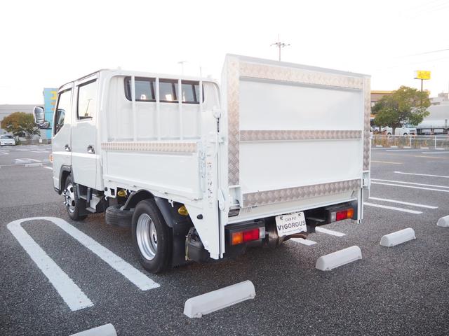 キャンター Ｗキャブ全低床　新明和垂直パワーゲート　昇降荷重６００ｋｇ（１００ｃｍ×１５８ｃｍ）　最積２０００ｋｇ　荷台内寸（２０７ｃｍ×１６１ｃｍ×３７ｃｍ）　後輪Ｗタイヤ　ＥＴＣ　シートカバー／ハンドルカバー　メッキパーツ（69枚目）
