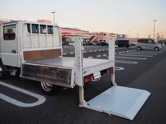 キャンター Ｗキャブ全低床　新明和垂直パワーゲート　昇降荷重６００ｋｇ（１００ｃｍ×１５８ｃｍ）　最積２０００ｋｇ　荷台内寸（２０７ｃｍ×１６１ｃｍ×３７ｃｍ）　後輪Ｗタイヤ　ＥＴＣ　シートカバー／ハンドルカバー　メッキパーツ（71枚目）