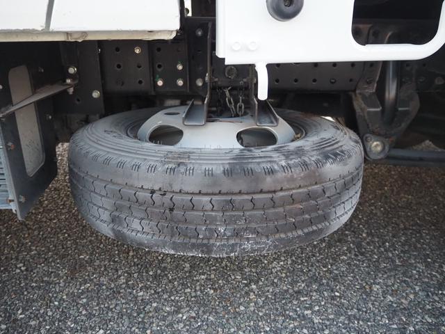 キャンター Ｗキャブ全低床　新明和垂直パワーゲート　昇降荷重６００ｋｇ（１００ｃｍ×１５８ｃｍ）　最積２０００ｋｇ　荷台内寸（２０７ｃｍ×１６１ｃｍ×３７ｃｍ）　後輪Ｗタイヤ　ＥＴＣ　シートカバー／ハンドルカバー　メッキパーツ（74枚目）