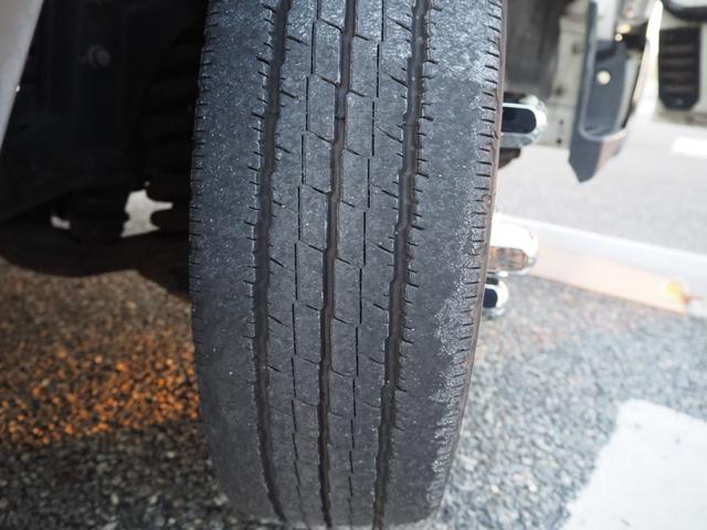 キャンター Ｗキャブ全低床　新明和垂直パワーゲート　昇降荷重６００ｋｇ（１００ｃｍ×１５８ｃｍ）　最積２０００ｋｇ　荷台内寸（２０７ｃｍ×１６１ｃｍ×３７ｃｍ）　後輪Ｗタイヤ　ＥＴＣ　シートカバー／ハンドルカバー　メッキパーツ（77枚目）