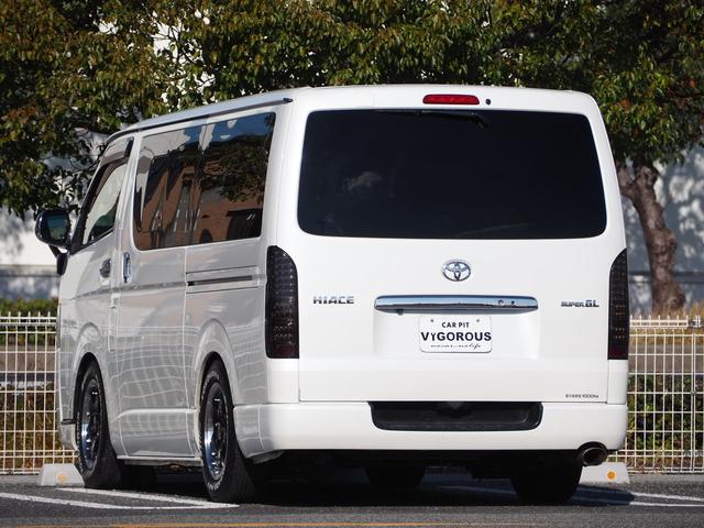 ハイエースバン ロングスーパーＧＬ　ローダウン　１６ＡＷ　ＰＡＲＡＤＡタイヤ　ナビ　地デジ　ＤＶＤ／ＣＤ／Ｂｌｕｅｔｏｏｔｈ／ＵＳＢ　バックカメラ　ＥＴＣ　ドラレコ　ベッドキット　ＬＥＤテール／ライト　スマートキー（18枚目）