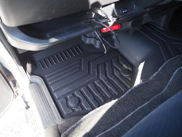 ハイエースバン ロングスーパーＧＬ　ローダウン　１６ＡＷ　ＰＡＲＡＤＡタイヤ　ナビ　地デジ　ＤＶＤ／ＣＤ／Ｂｌｕｅｔｏｏｔｈ／ＵＳＢ　バックカメラ　ＥＴＣ　ドラレコ　ベッドキット　ＬＥＤテール／ライト　スマートキー（50枚目）