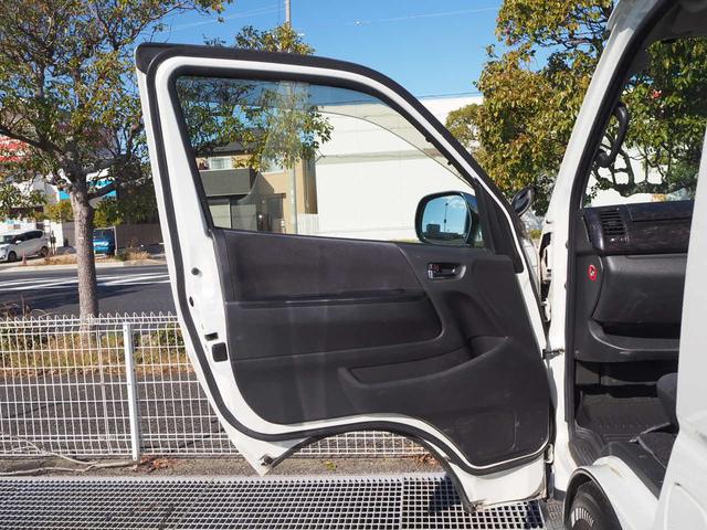 ハイエースバン ロングスーパーＧＬ　ローダウン　１６ＡＷ　ＰＡＲＡＤＡタイヤ　ナビ　地デジ　ＤＶＤ／ＣＤ／Ｂｌｕｅｔｏｏｔｈ／ＵＳＢ　バックカメラ　ＥＴＣ　ドラレコ　ベッドキット　ＬＥＤテール／ライト　スマートキー（51枚目）