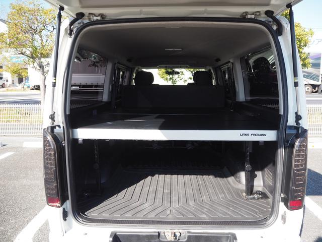 ハイエースバン ロングスーパーＧＬ　ローダウン　１６ＡＷ　ＰＡＲＡＤＡタイヤ　ナビ　地デジ　ＤＶＤ／ＣＤ／Ｂｌｕｅｔｏｏｔｈ／ＵＳＢ　バックカメラ　ＥＴＣ　ドラレコ　ベッドキット　ＬＥＤテール／ライト　スマートキー（60枚目）