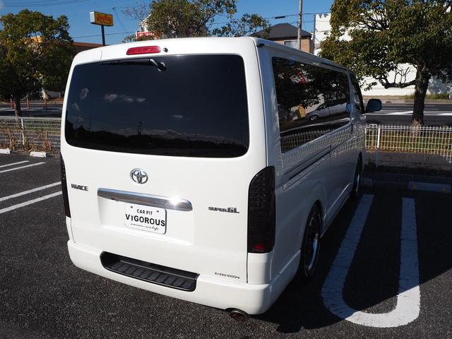 ハイエースバン ロングスーパーＧＬ　ローダウン　１６ＡＷ　ＰＡＲＡＤＡタイヤ　ナビ　地デジ　ＤＶＤ／ＣＤ／Ｂｌｕｅｔｏｏｔｈ／ＵＳＢ　バックカメラ　ＥＴＣ　ドラレコ　ベッドキット　ＬＥＤテール／ライト　スマートキー（71枚目）