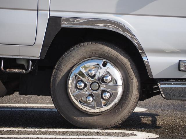 エルフトラック Ｗキャブ　最積２０００ｋｇ　メッキパーツ　アオリ縞板　後輪Ｗタイヤ　ハンドル／シートカバー　ＥＴＣ　荷台内寸２０７ｃｍ×１６１ｃｍ×３８ｃｍ　マーカー　キーレス（12枚目）