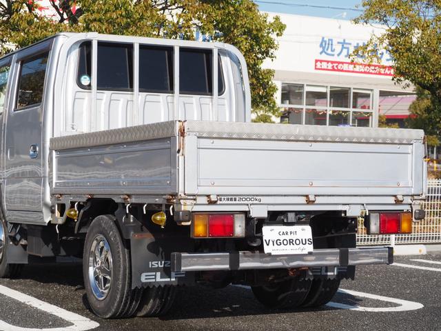 エルフトラック Ｗキャブ　最積２０００ｋｇ　メッキパーツ　アオリ縞板　後輪Ｗタイヤ　ハンドル／シートカバー　ＥＴＣ　荷台内寸２０７ｃｍ×１６１ｃｍ×３８ｃｍ　マーカー　キーレス（19枚目）