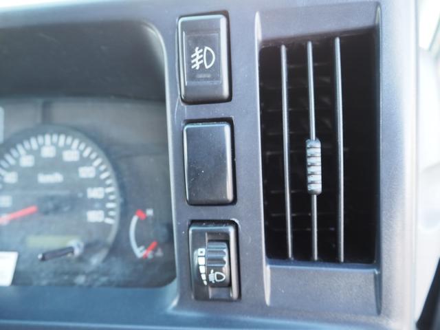 エルフトラック Ｗキャブ　最積２０００ｋｇ　メッキパーツ　アオリ縞板　後輪Ｗタイヤ　ハンドル／シートカバー　ＥＴＣ　荷台内寸２０７ｃｍ×１６１ｃｍ×３８ｃｍ　マーカー　キーレス（26枚目）