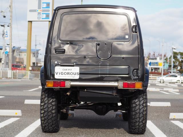 ジムニー ワイルドウインド　リフトアップ　ミッキートンプソン１５ＡＷ　オーバーフェンダー　Ｆ／Ｒパイプバンパー　ディスプレイオーディオ　ＤＶＤ／ＣＤ／ＢＴ　社外ステアリング／グリル　シートカバー　ＬＥＤライト（17枚目）