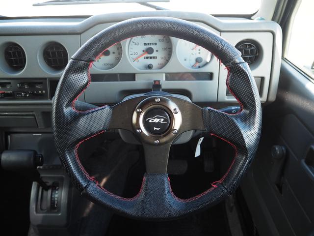 ジムニー ワイルドウインド　リフトアップ　ミッキートンプソン１５ＡＷ　オーバーフェンダー　Ｆ／Ｒパイプバンパー　ディスプレイオーディオ　ＤＶＤ／ＣＤ／ＢＴ　社外ステアリング／グリル　シートカバー　ＬＥＤライト（23枚目）