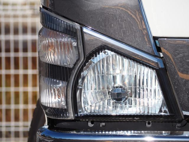 エルフトラック ベースグレード　新明和垂直パワーゲート　昇降荷重６００ｋｇ（１５８ｃｍ×８４ｃｍ）　最積２０００ｋｇ　荷台内寸（１６１ｃｍ×３０６ｃｍ×３８ｃｍ）　後輪Ｗタイヤ　メッキパーツ　アオリ縞板　左電格　ＥＴＣ（7枚目）