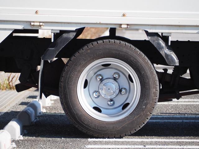 エルフトラック ベースグレード　新明和垂直パワーゲート　昇降荷重６００ｋｇ（１５８ｃｍ×８４ｃｍ）　最積２０００ｋｇ　荷台内寸（１６１ｃｍ×３０６ｃｍ×３８ｃｍ）　後輪Ｗタイヤ　メッキパーツ　アオリ縞板　左電格　ＥＴＣ（11枚目）