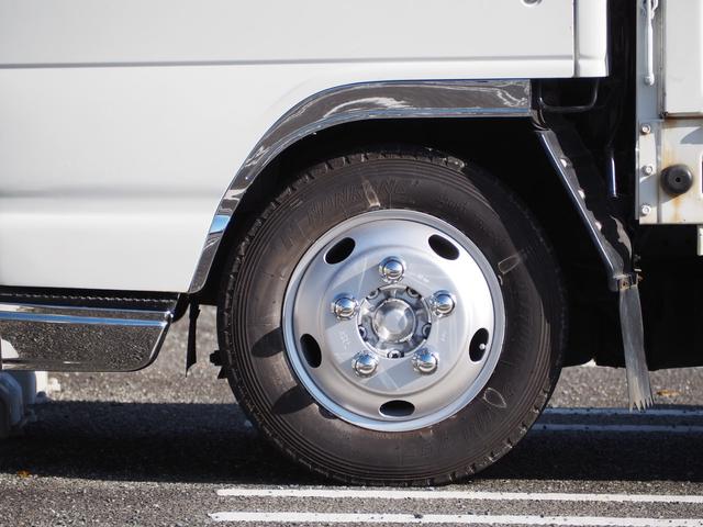 エルフトラック ベースグレード　新明和垂直パワーゲート　昇降荷重６００ｋｇ（１５８ｃｍ×８４ｃｍ）　最積２０００ｋｇ　荷台内寸（１６１ｃｍ×３０６ｃｍ×３８ｃｍ）　後輪Ｗタイヤ　メッキパーツ　アオリ縞板　左電格　ＥＴＣ（14枚目）