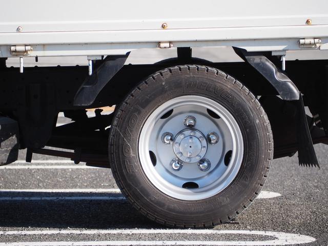 エルフトラック ベースグレード　新明和垂直パワーゲート　昇降荷重６００ｋｇ（１５８ｃｍ×８４ｃｍ）　最積２０００ｋｇ　荷台内寸（１６１ｃｍ×３０６ｃｍ×３８ｃｍ）　後輪Ｗタイヤ　メッキパーツ　アオリ縞板　左電格　ＥＴＣ（15枚目）