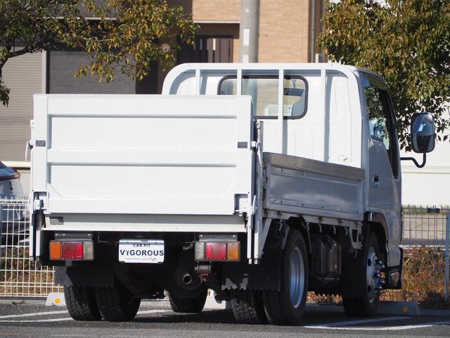 エルフトラック ベースグレード　新明和垂直パワーゲート　昇降荷重６００ｋｇ（１５８ｃｍ×８４ｃｍ）　最積２０００ｋｇ　荷台内寸（１６１ｃｍ×３０６ｃｍ×３８ｃｍ）　後輪Ｗタイヤ　メッキパーツ　アオリ縞板　左電格　ＥＴＣ（16枚目）