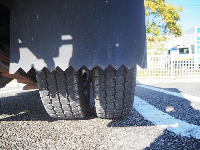 エルフトラック ベースグレード　新明和垂直パワーゲート　昇降荷重６００ｋｇ（１５８ｃｍ×８４ｃｍ）　最積２０００ｋｇ　荷台内寸（１６１ｃｍ×３０６ｃｍ×３８ｃｍ）　後輪Ｗタイヤ　メッキパーツ　アオリ縞板　左電格　ＥＴＣ（20枚目）