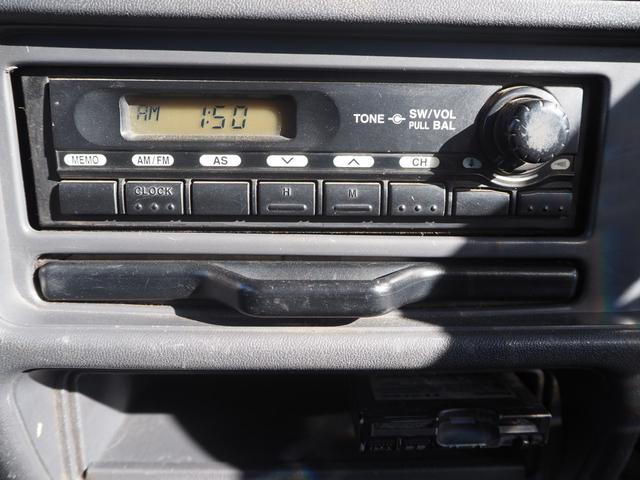 エルフトラック ベースグレード　新明和垂直パワーゲート　昇降荷重６００ｋｇ（１５８ｃｍ×８４ｃｍ）　最積２０００ｋｇ　荷台内寸（１６１ｃｍ×３０６ｃｍ×３８ｃｍ）　後輪Ｗタイヤ　メッキパーツ　アオリ縞板　左電格　ＥＴＣ（24枚目）