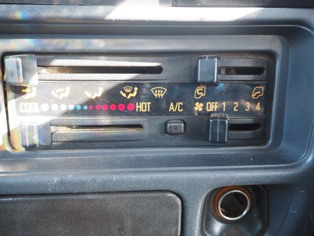 エルフトラック ベースグレード　新明和垂直パワーゲート　昇降荷重６００ｋｇ（１５８ｃｍ×８４ｃｍ）　最積２０００ｋｇ　荷台内寸（１６１ｃｍ×３０６ｃｍ×３８ｃｍ）　後輪Ｗタイヤ　メッキパーツ　アオリ縞板　左電格　ＥＴＣ（25枚目）