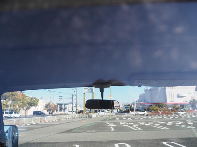 エルフトラック ベースグレード　新明和垂直パワーゲート　昇降荷重６００ｋｇ（１５８ｃｍ×８４ｃｍ）　最積２０００ｋｇ　荷台内寸（１６１ｃｍ×３０６ｃｍ×３８ｃｍ）　後輪Ｗタイヤ　メッキパーツ　アオリ縞板　左電格　ＥＴＣ（29枚目）