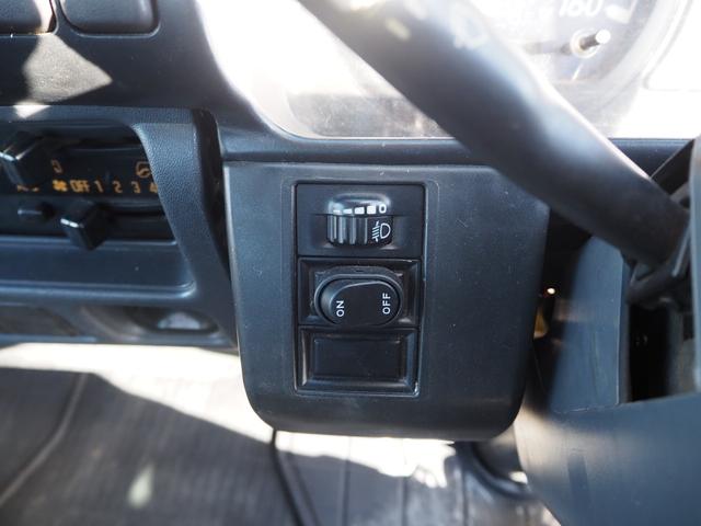 エルフトラック ベースグレード　新明和垂直パワーゲート　昇降荷重６００ｋｇ（１５８ｃｍ×８４ｃｍ）　最積２０００ｋｇ　荷台内寸（１６１ｃｍ×３０６ｃｍ×３８ｃｍ）　後輪Ｗタイヤ　メッキパーツ　アオリ縞板　左電格　ＥＴＣ（31枚目）