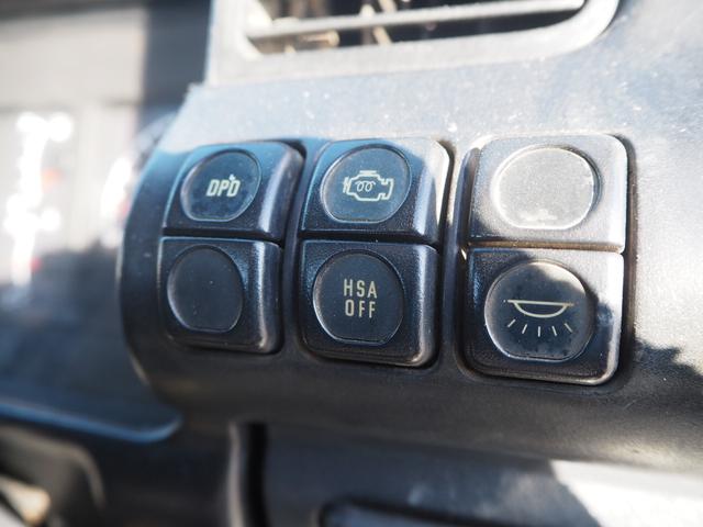 エルフトラック ベースグレード　新明和垂直パワーゲート　昇降荷重６００ｋｇ（１５８ｃｍ×８４ｃｍ）　最積２０００ｋｇ　荷台内寸（１６１ｃｍ×３０６ｃｍ×３８ｃｍ）　後輪Ｗタイヤ　メッキパーツ　アオリ縞板　左電格　ＥＴＣ（32枚目）