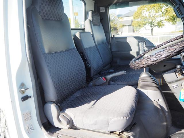 エルフトラック ベースグレード　新明和垂直パワーゲート　昇降荷重６００ｋｇ（１５８ｃｍ×８４ｃｍ）　最積２０００ｋｇ　荷台内寸（１６１ｃｍ×３０６ｃｍ×３８ｃｍ）　後輪Ｗタイヤ　メッキパーツ　アオリ縞板　左電格　ＥＴＣ（35枚目）